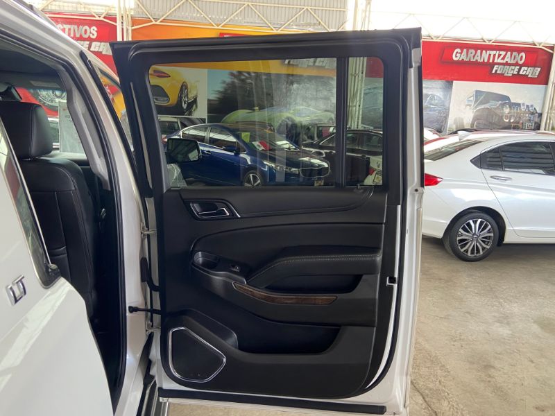 CHEVROLET SUBURBAN LT V8 AUT 2019