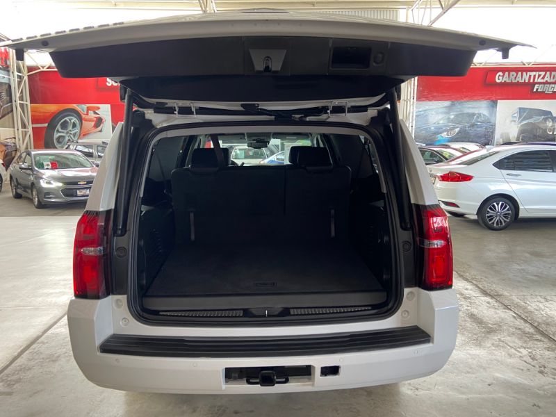 CHEVROLET SUBURBAN LT V8 AUT 2019