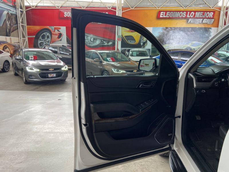 CHEVROLET SUBURBAN LT V8 AUT 2019