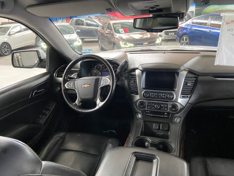 CHEVROLET SUBURBAN LT V8 AUT 2019