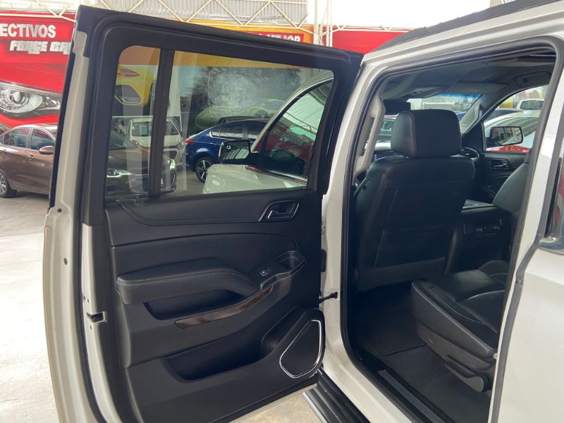 CHEVROLET SUBURBAN LT V8 AUT 2019