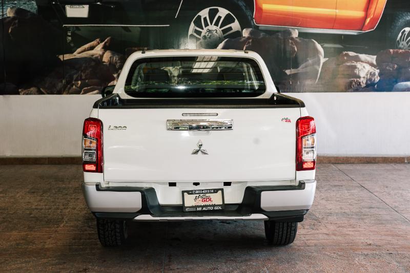 L-200 GLX MT 4X2 2021 DOBLE CABINA BONO $20,000