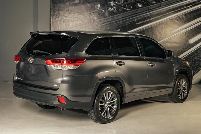 TOYOTA HIGHLANDER PREMIUM 4X2 2017