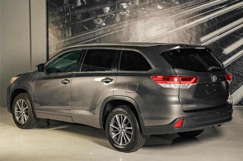 TOYOTA HIGHLANDER PREMIUM 4X2 2017