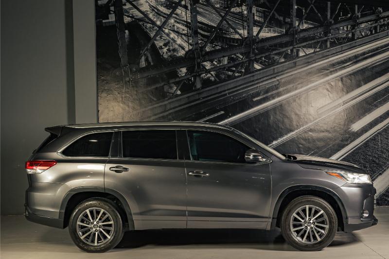 TOYOTA HIGHLANDER PREMIUM 4X2 2017