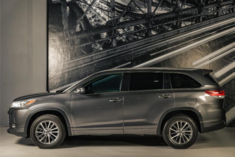 TOYOTA HIGHLANDER PREMIUM 4X2 2017