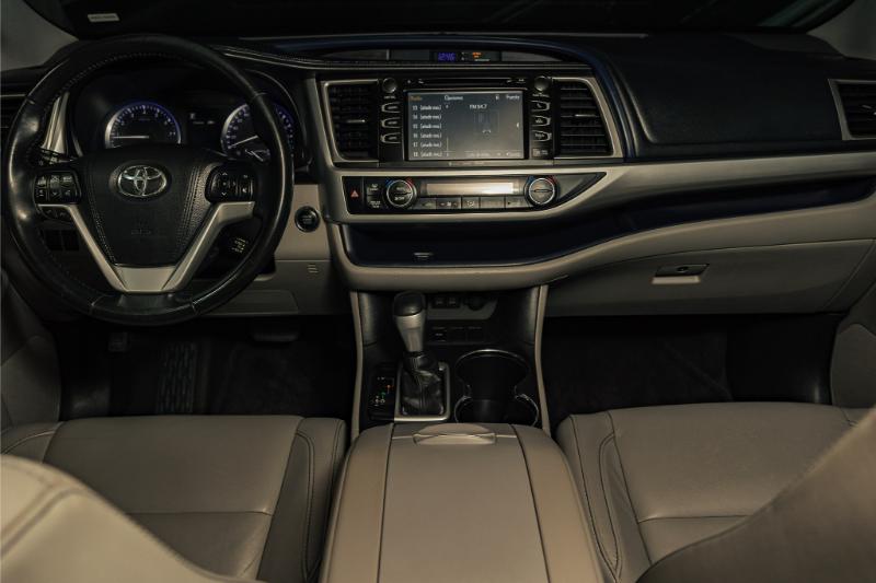 TOYOTA HIGHLANDER PREMIUM 4X2 2017