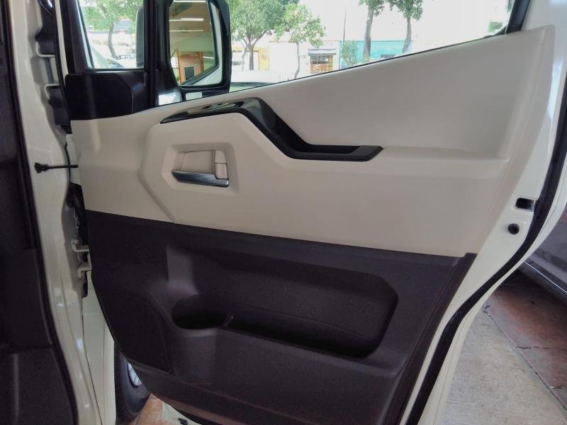 TOYOTA HIACE 12 PASAJEROS MT 2024