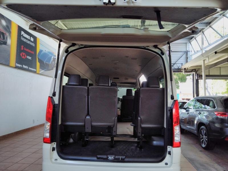 TOYOTA HIACE 12 PASAJEROS MT 2024