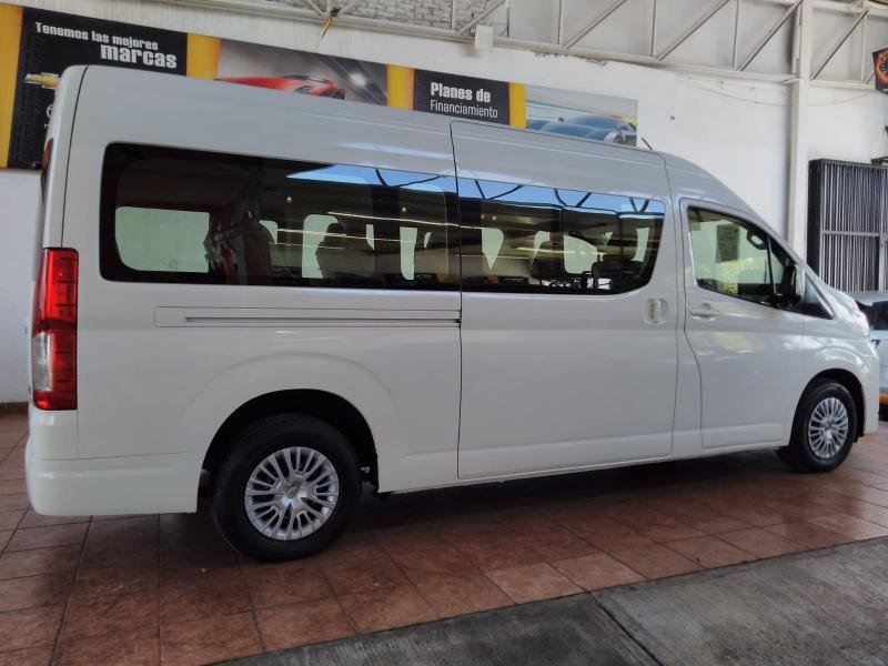 TOYOTA HIACE 12 PASAJEROS MT 2024