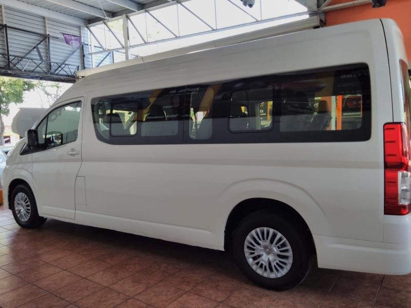 TOYOTA HIACE 12 PASAJEROS MT 2024