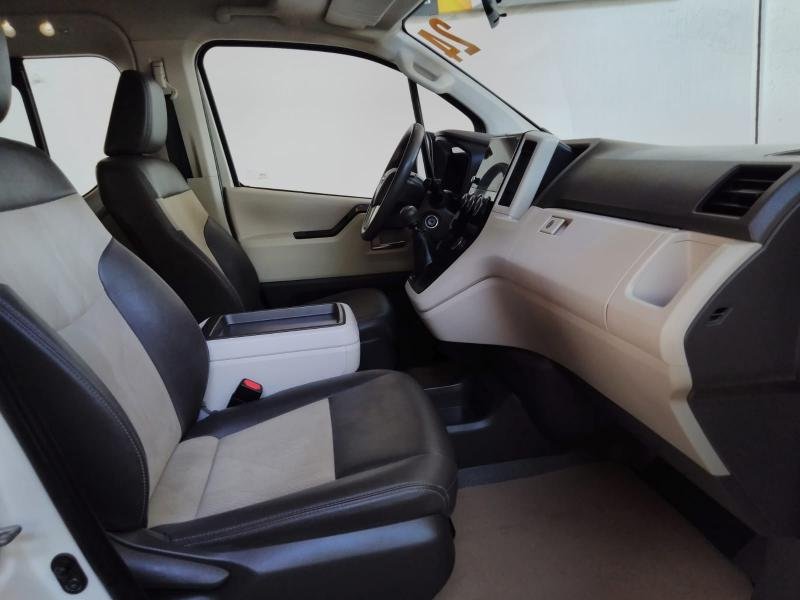 TOYOTA HIACE 12 PASAJEROS MT 2024