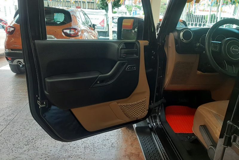 WRANGLER SAHARA V6 AUT 4X4 2015