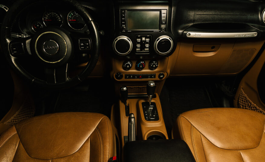 WRANGLER SAHARA V6 AUT 4X4 2015