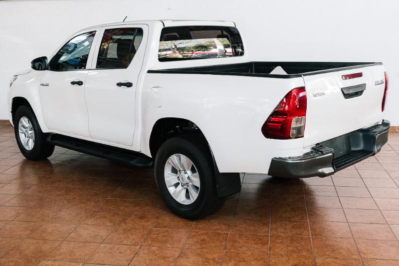 TOYOTA HILUX SR MT 2018
