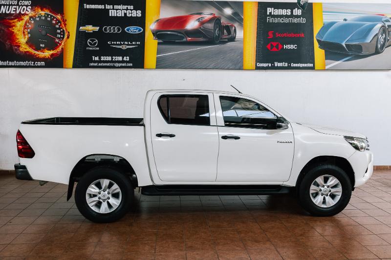 TOYOTA HILUX SR MT 2018