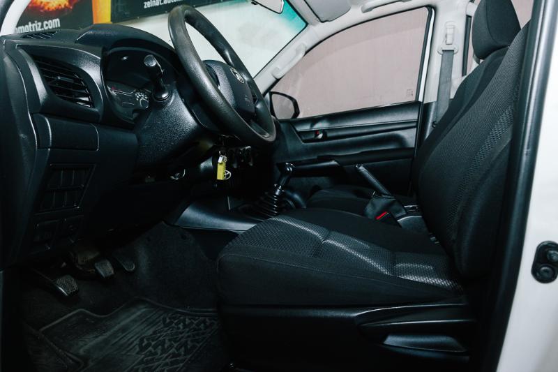 TOYOTA HILUX SR MT 2018