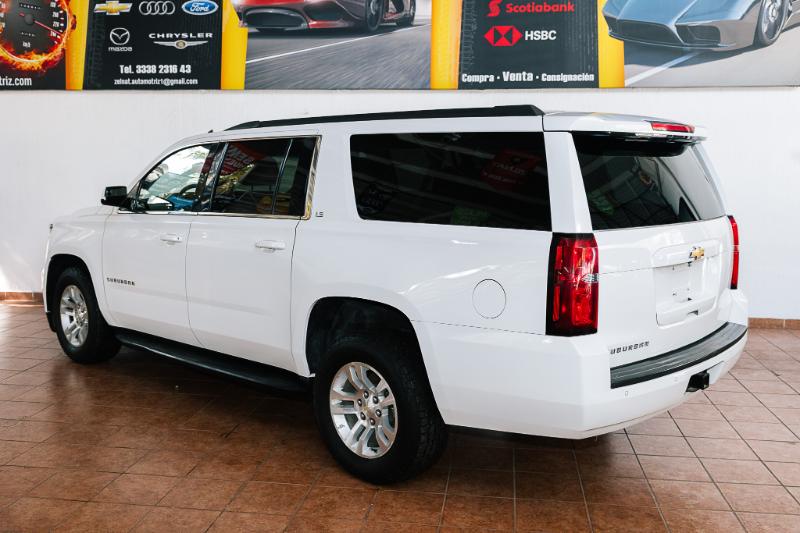 SUBURBAN LT V8 AUT 2015 4X2