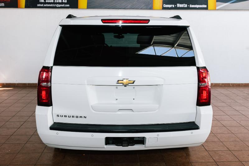 SUBURBAN LT V8 AUT 2015 4X2