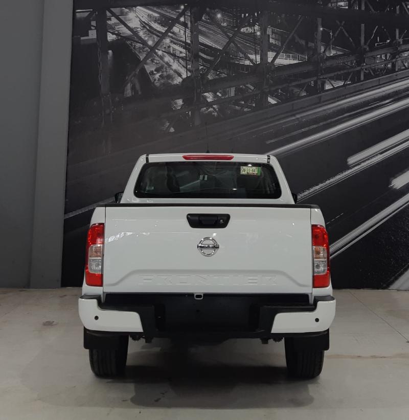 NISSAN NP 300 FRONTIER XE 2022 V4 MT BONO $35,000