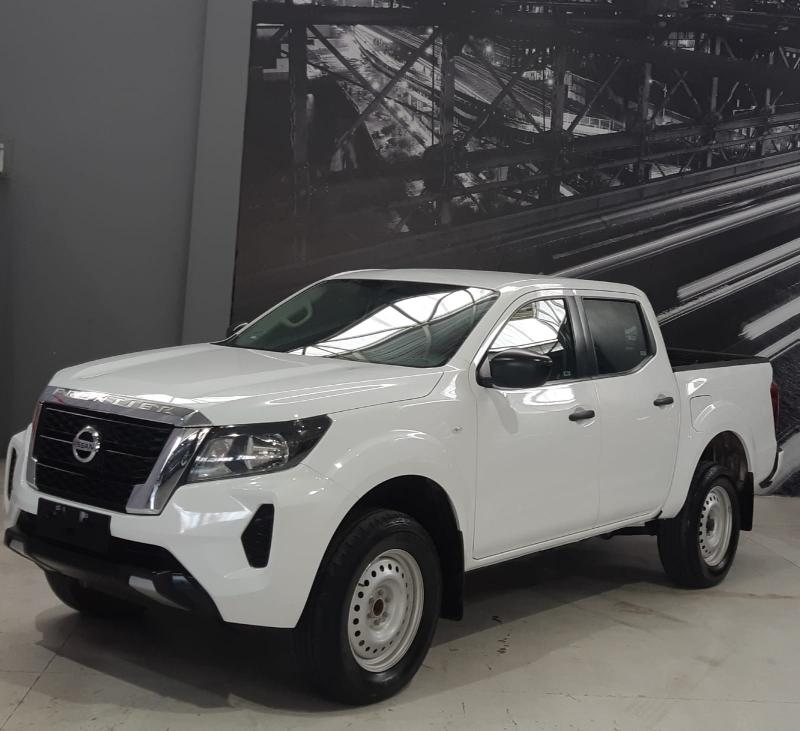 NISSAN NP 300 FRONTIER XE 2022 V4 MT BONO $35,000