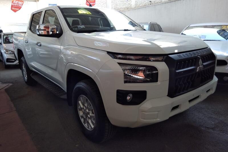 MITSUBUSHI L-200 SIN RODAR CON GARANTIA 2025 MT 4X2