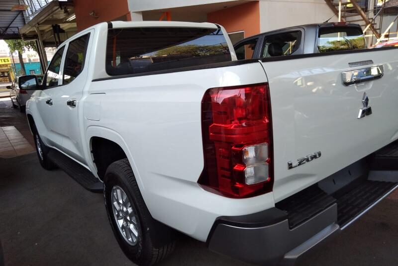 MITSUBUSHI L-200 SIN RODAR CON GARANTIA 2025 MT 4X2
