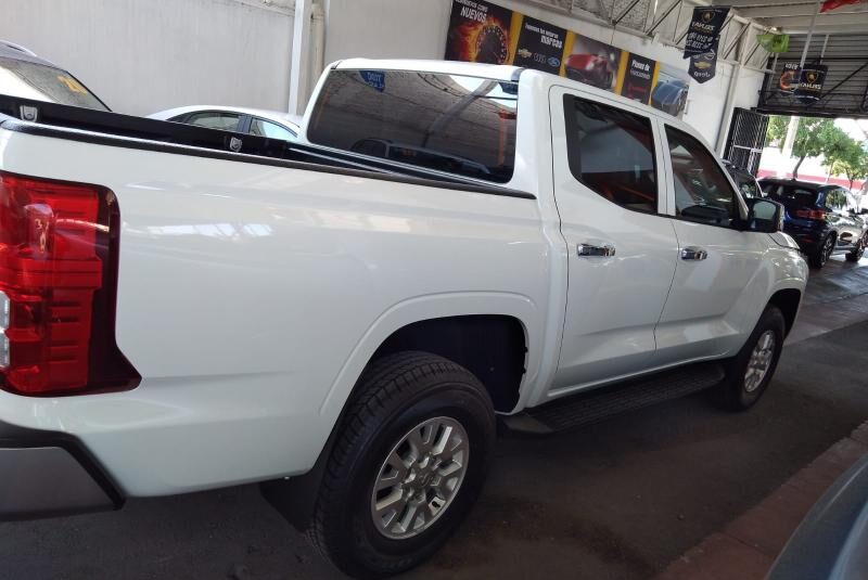 MITSUBUSHI L-200 SIN RODAR CON GARANTIA 2025 MT 4X2