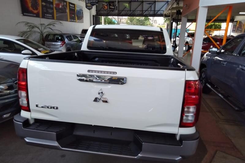 MITSUBUSHI L-200 SIN RODAR CON GARANTIA 2025 MT 4X2