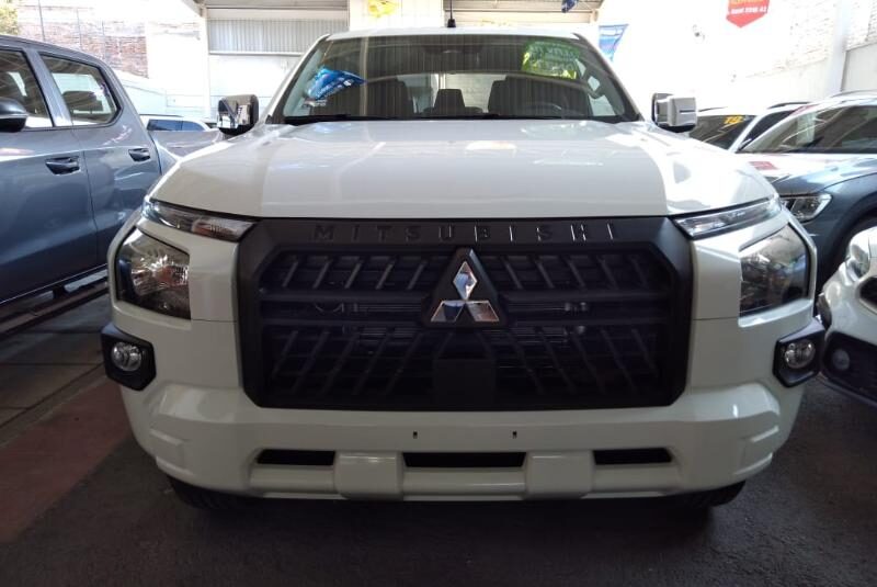 MITSUBUSHI L-200 SIN RODAR CON GARANTIA 2025 MT 4X2
