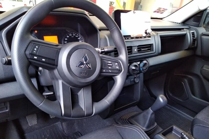 MITSUBUSHI L-200 SIN RODAR CON GARANTIA 2025 MT 4X2