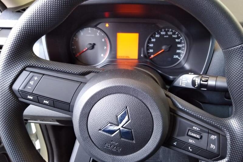 MITSUBUSHI L-200 SIN RODAR CON GARANTIA 2025 MT 4X2