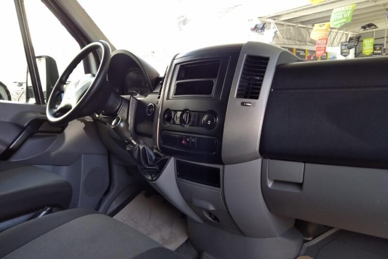 VW CRAFTER DIESEL 5 TONELADAS MT 2017