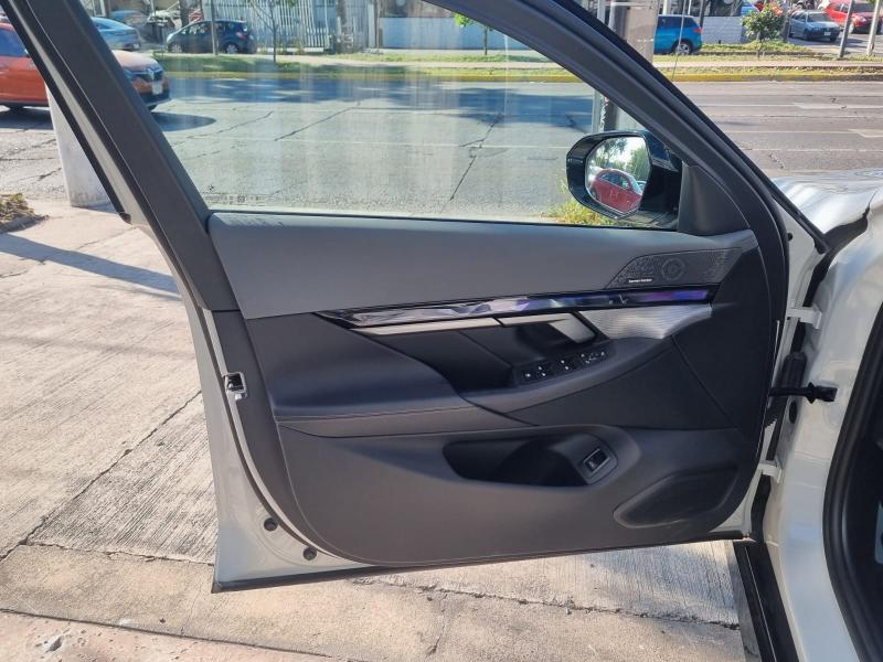 BMW i5 M60 xDRiVE SEDAN 2025 SIN RODAR ELECTRICO