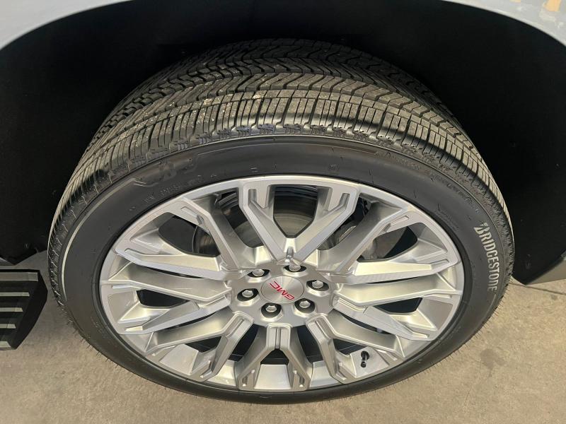 GMC YUKON DENALI AUT V8 2025 4X4
